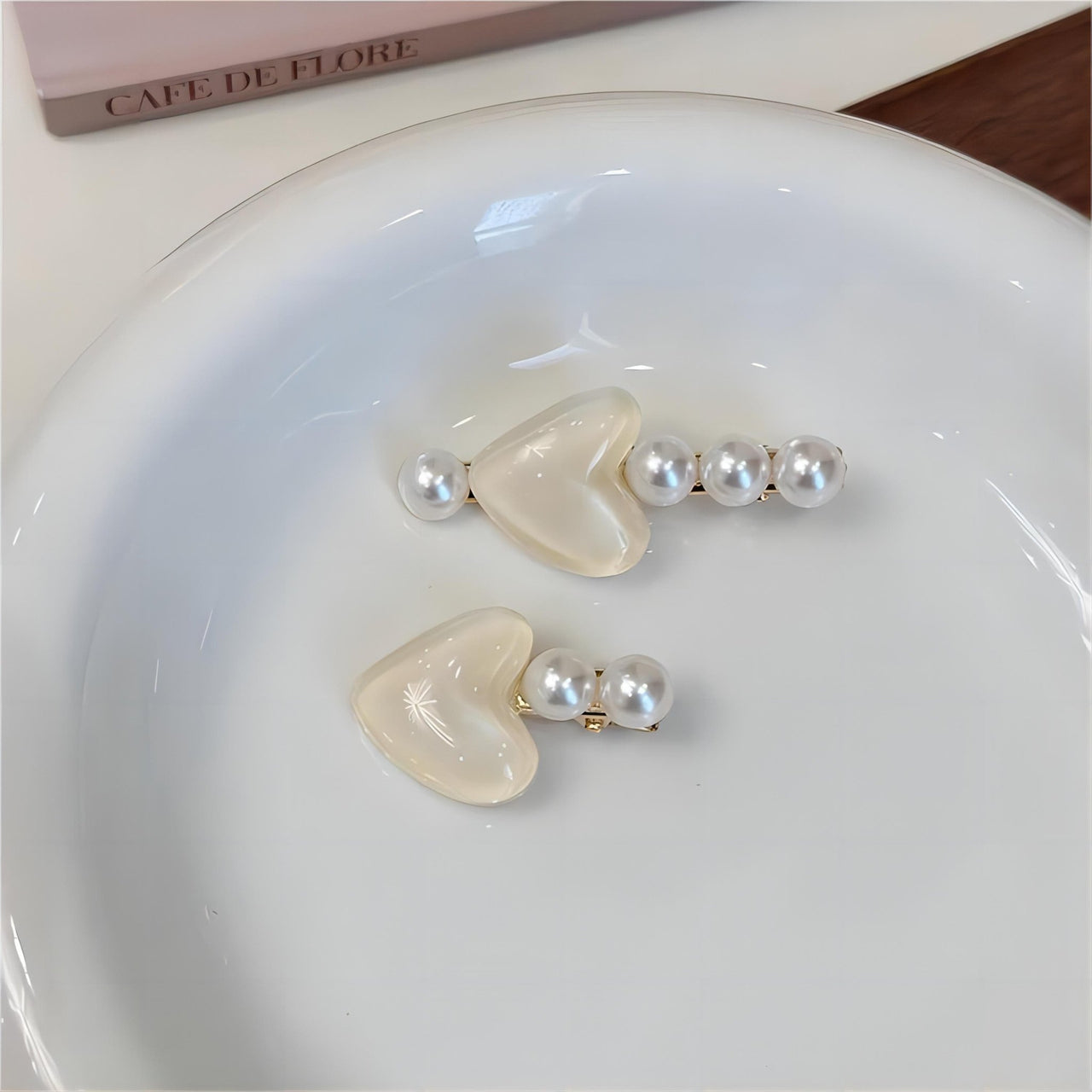 Chic 2 Pieces Crystal Heart Pearl Hair Clips Set - ArtGalleryZen