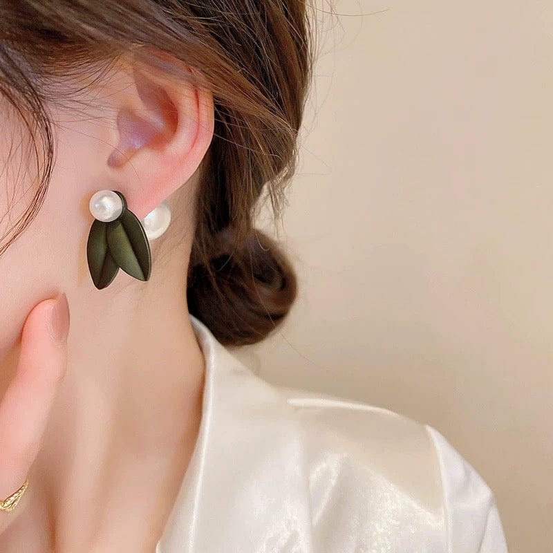 Chic Asymmetric Enamel Gardenia Flower Pearl Earrings - ArtGalleryZen