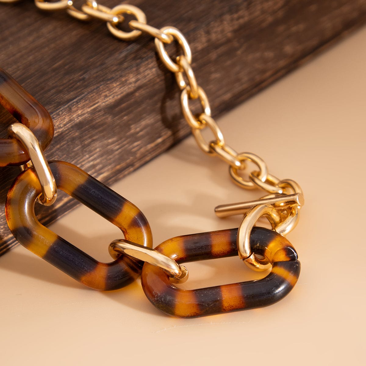 Chic Toggle Clasp Chunky Leopard Acrylic Necklace - ArtGalleryZen