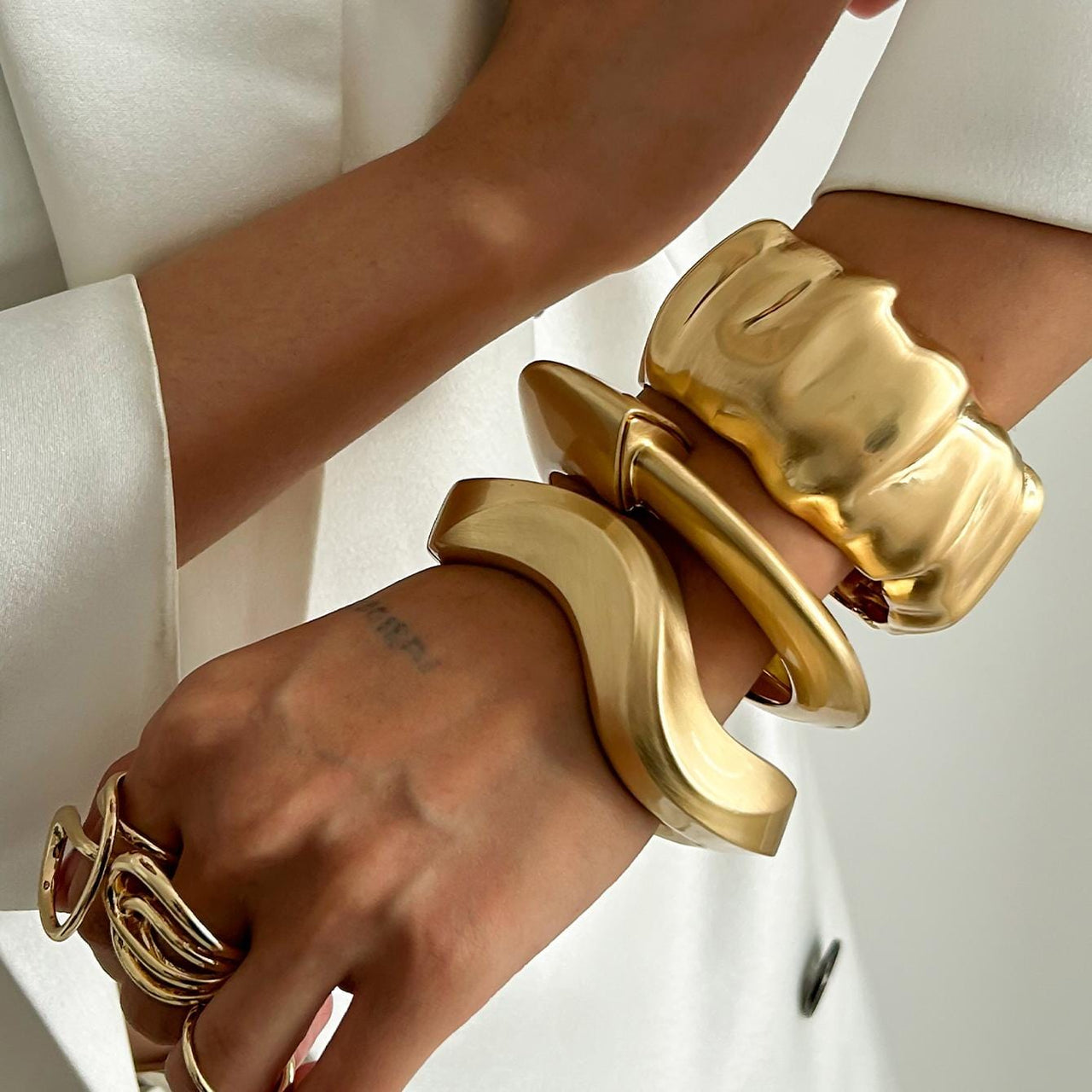 Classic Frosted Gold Tone Curved Bangle Bracelet Set - ArtGalleryZen