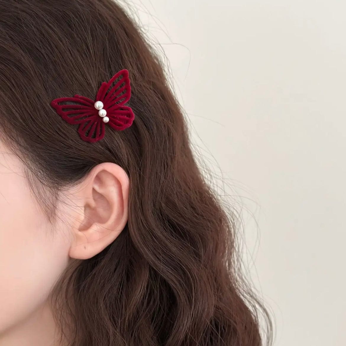 Elegant Flocking Pearl Butterfly Hair Clip - ArtGalleryZen
