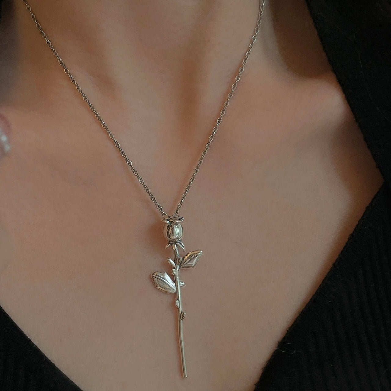 Minimalist Silver Tone Rose Flower Necklace - ArtGalleryZen