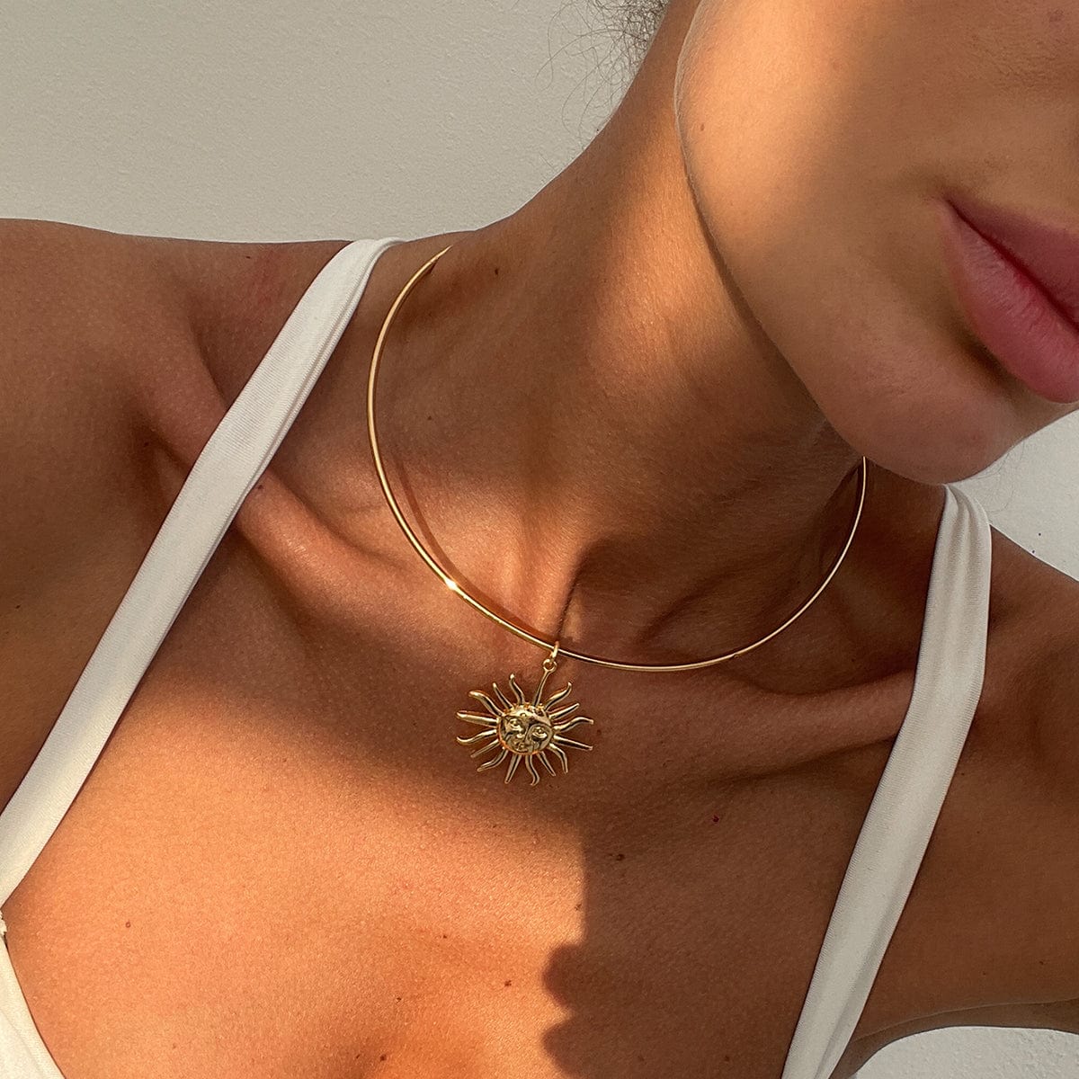Minimalist Sun Face Pendant Collar Necklace - ArtGalleryZen