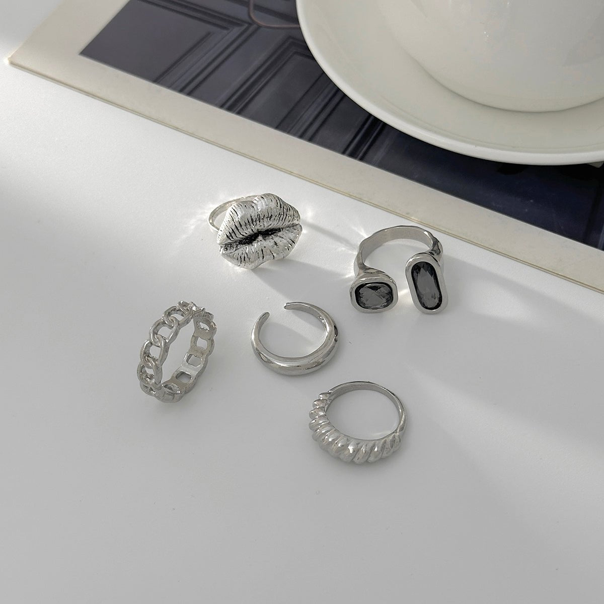 Rhinestone Ring Set 5pcs - Lip Hollow Twisted Statement Rings - ArtGalleryZen