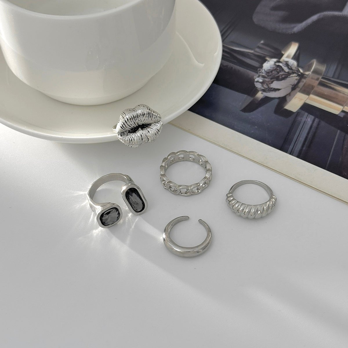 Rhinestone Ring Set 5pcs - Lip Hollow Twisted Statement Rings - ArtGalleryZen