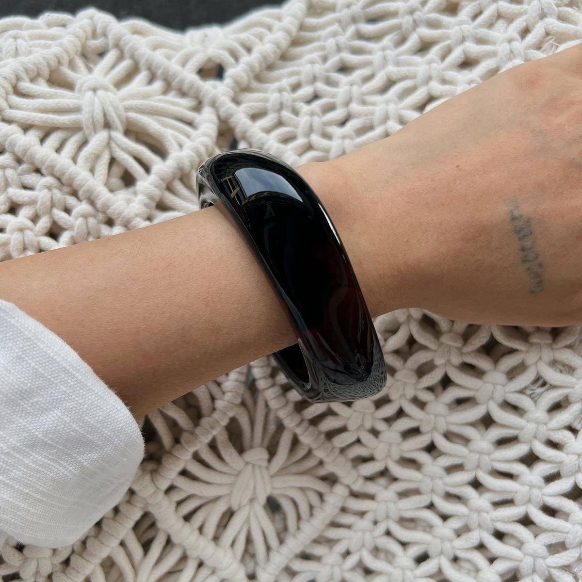 Trendy Chunky Gold Foil Amber Bangle Bracelet - ArtGalleryZen