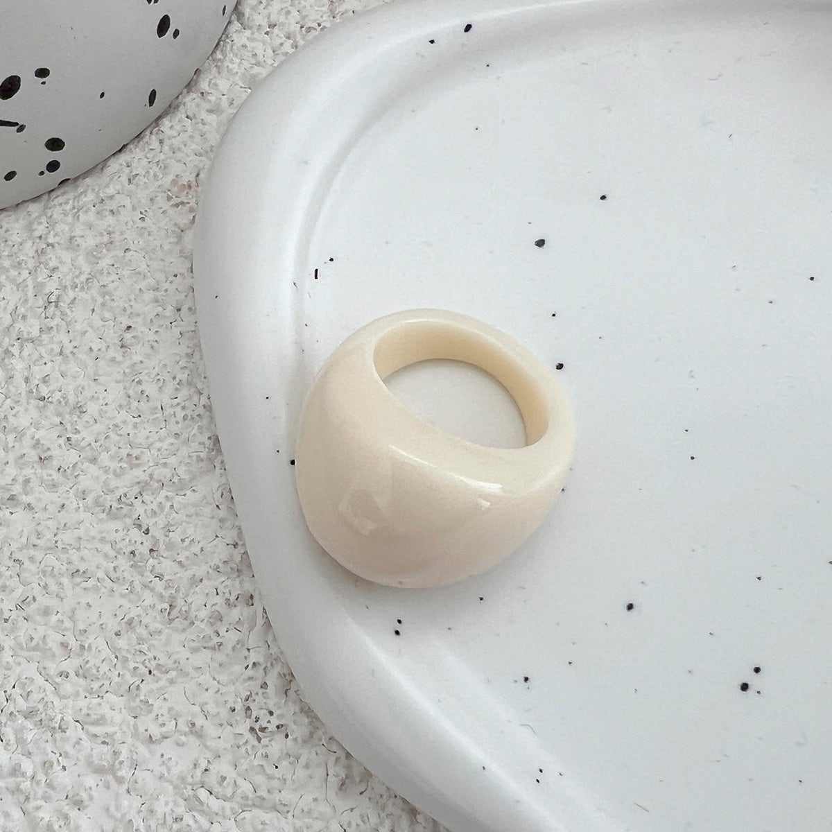 Vintage Chunky Resin Ring - ArtGalleryZen